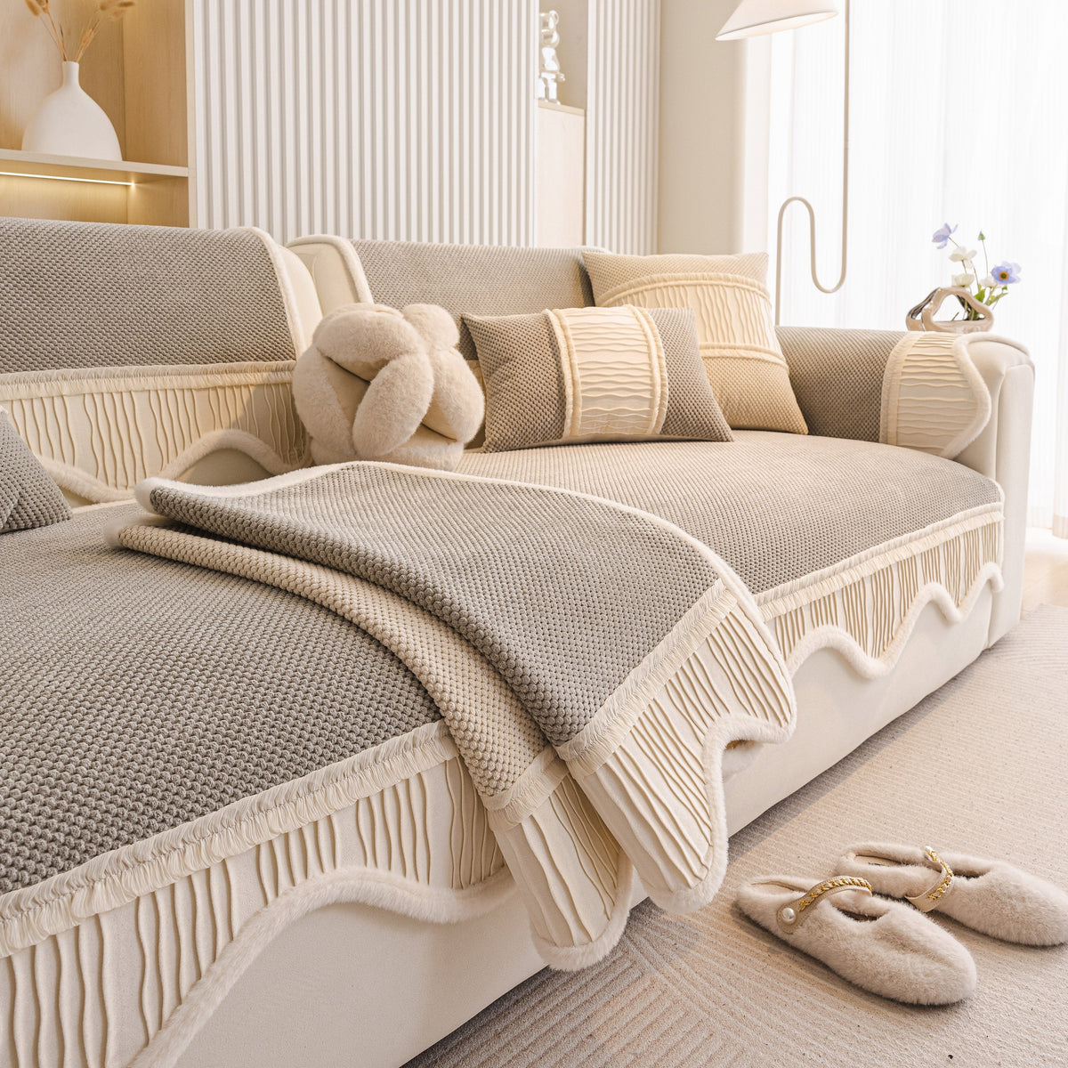 Washable Sofa Throw Pad, Non-Slip Sofa Mat Cozy Couch Slipcover with Soft Furry Trim