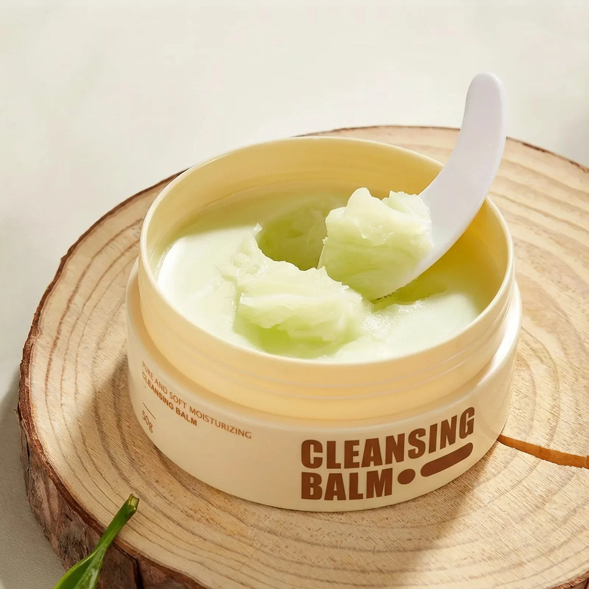 Mild non-irritating makeup remover deep clean and moisturizing