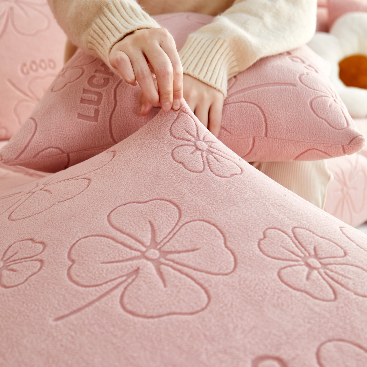 Lucky Clover Slipcover Non-Slip Stretch Jacquard Polar Fleece Sofa Cover for Pets, Cushions, Couches