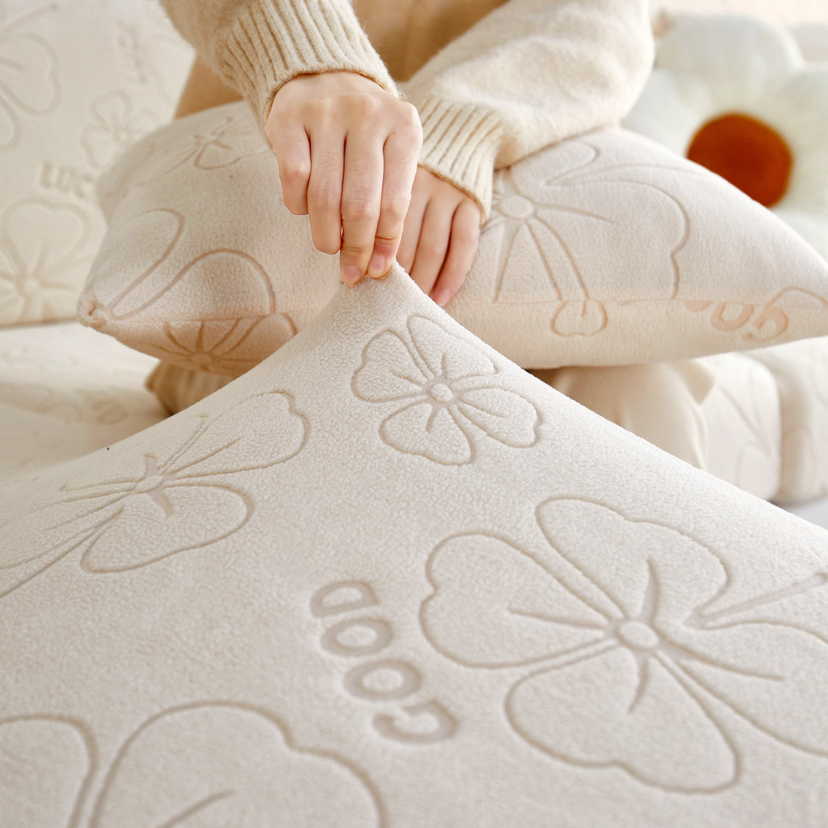 Lucky Clover Slipcover Non-Slip Stretch Jacquard Polar Fleece Sofa Cover for Pets, Cushions, Couches