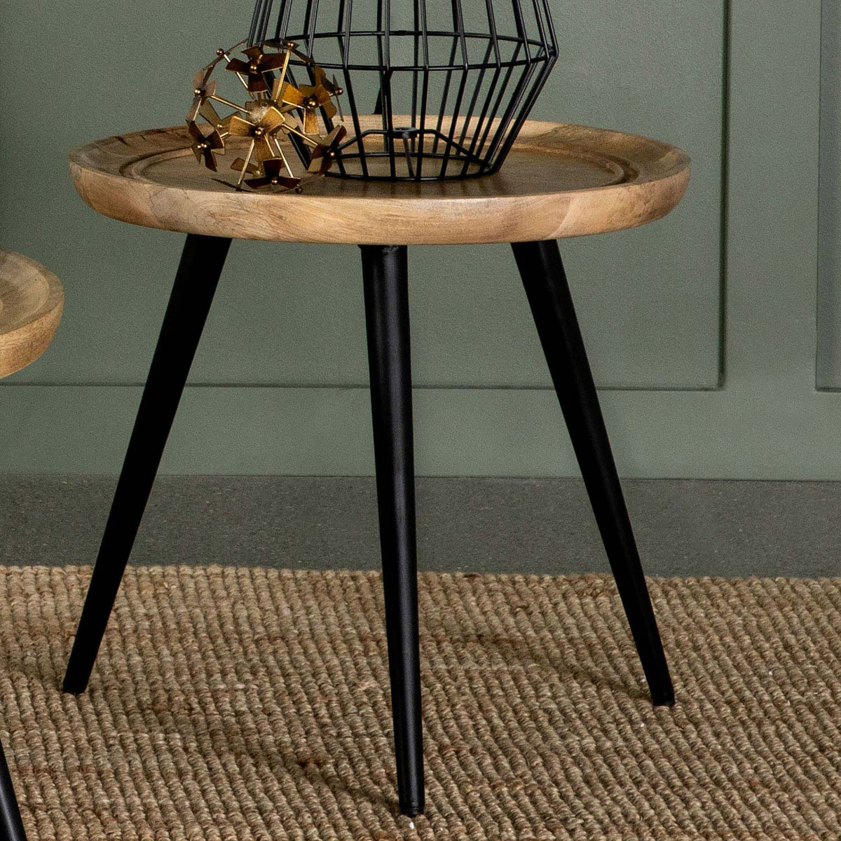 Zoe - Round Table