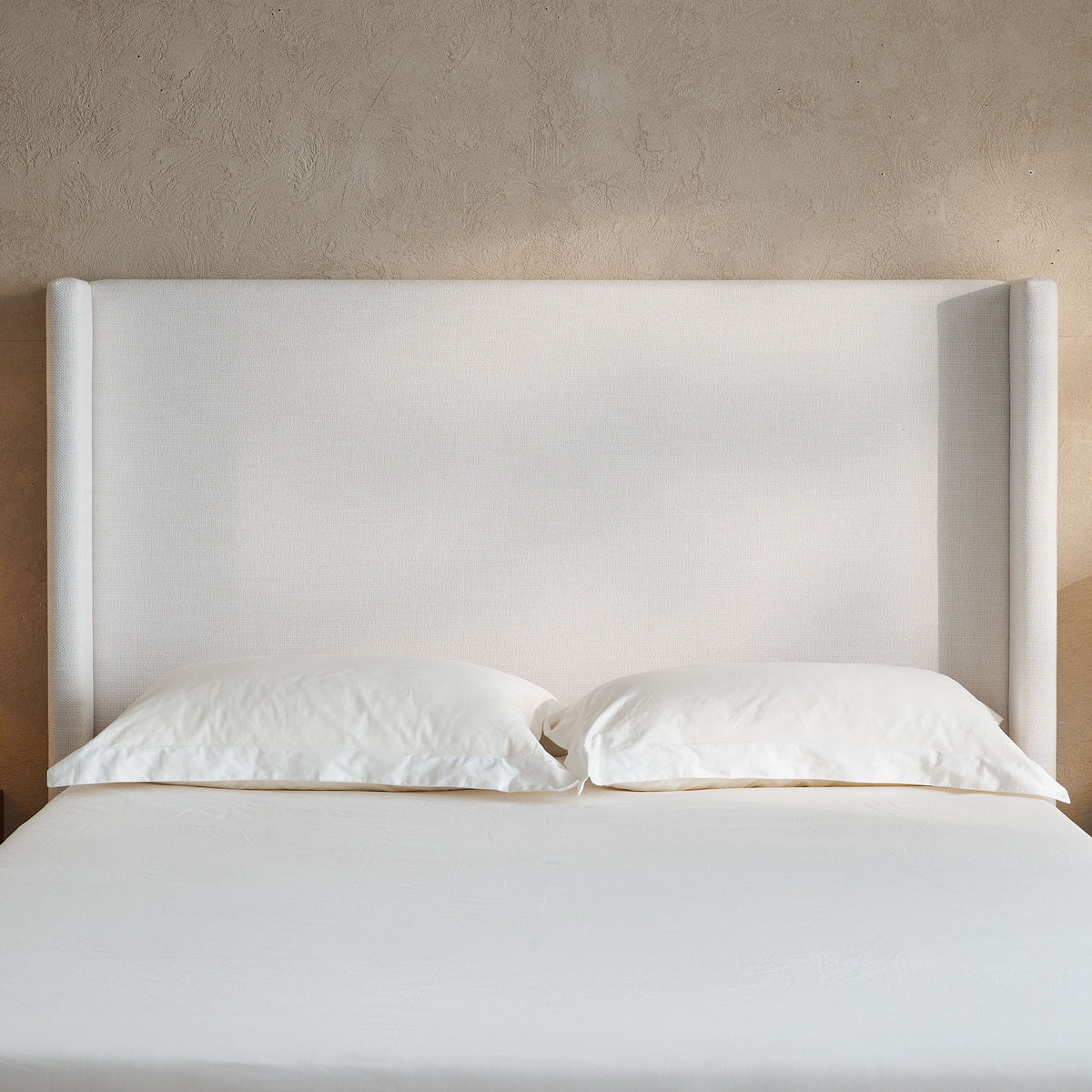 Hosford - Minimalist Upholstered Wingback Bed