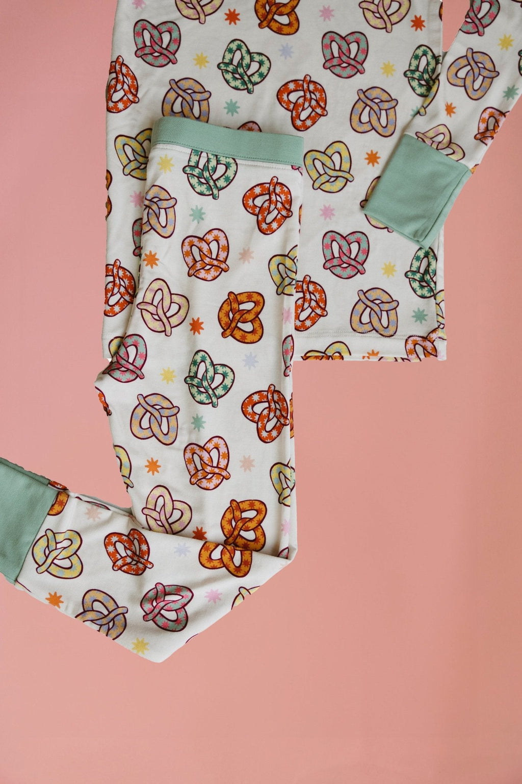 Colorful Pretzel Two Piece Set