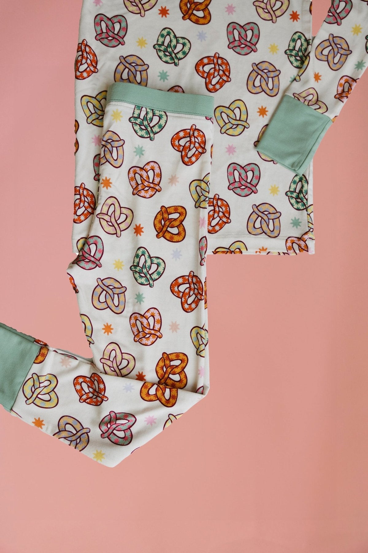 Colorful Pretzel Two Piece Set