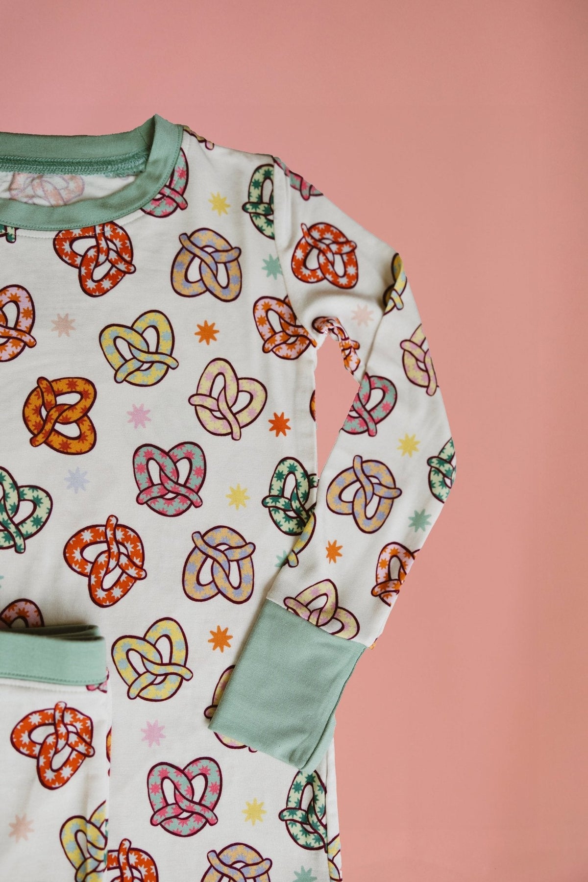 Colorful Pretzel Two Piece Set