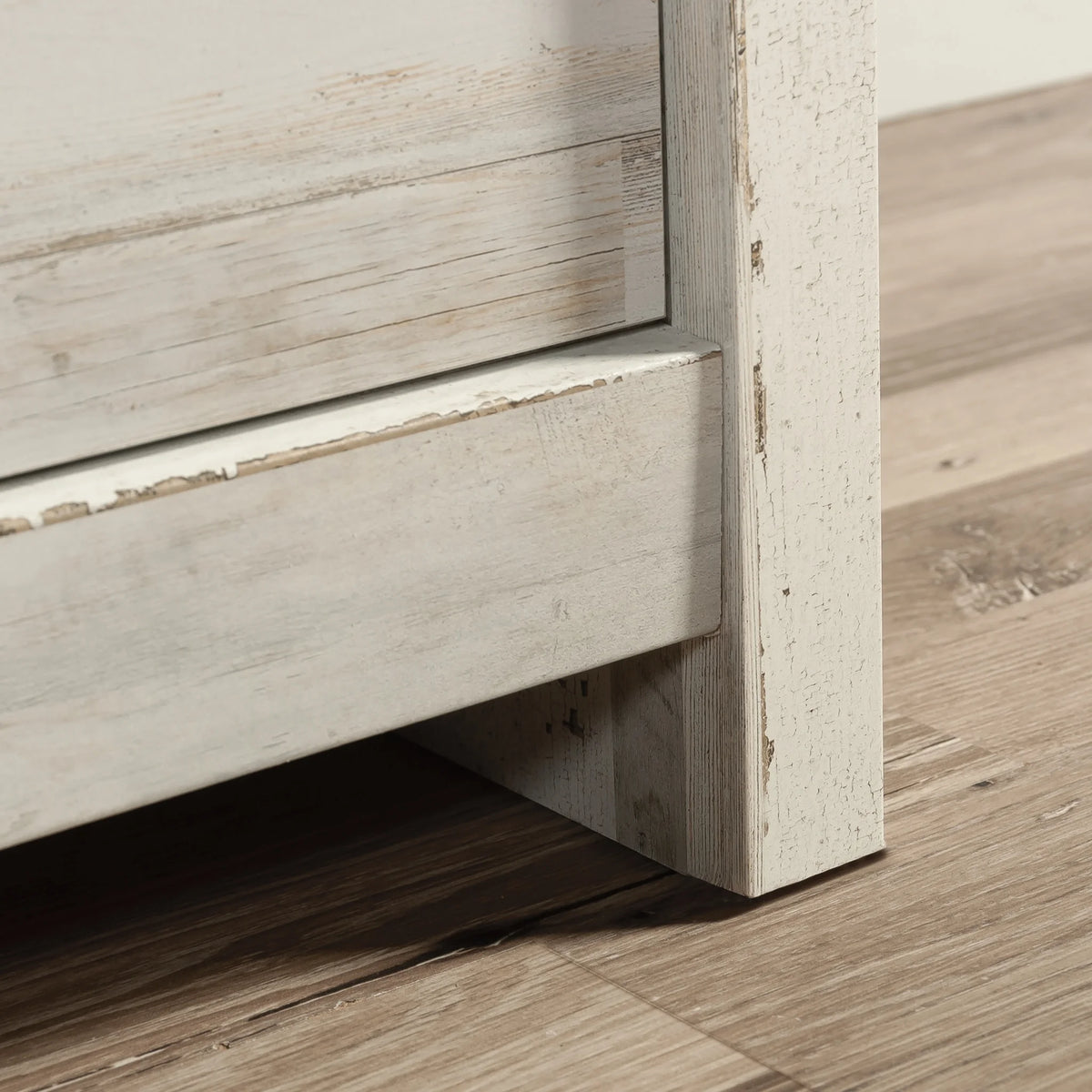 River Ranch 4-Drawer Dresser Dresser, White Plank Finish