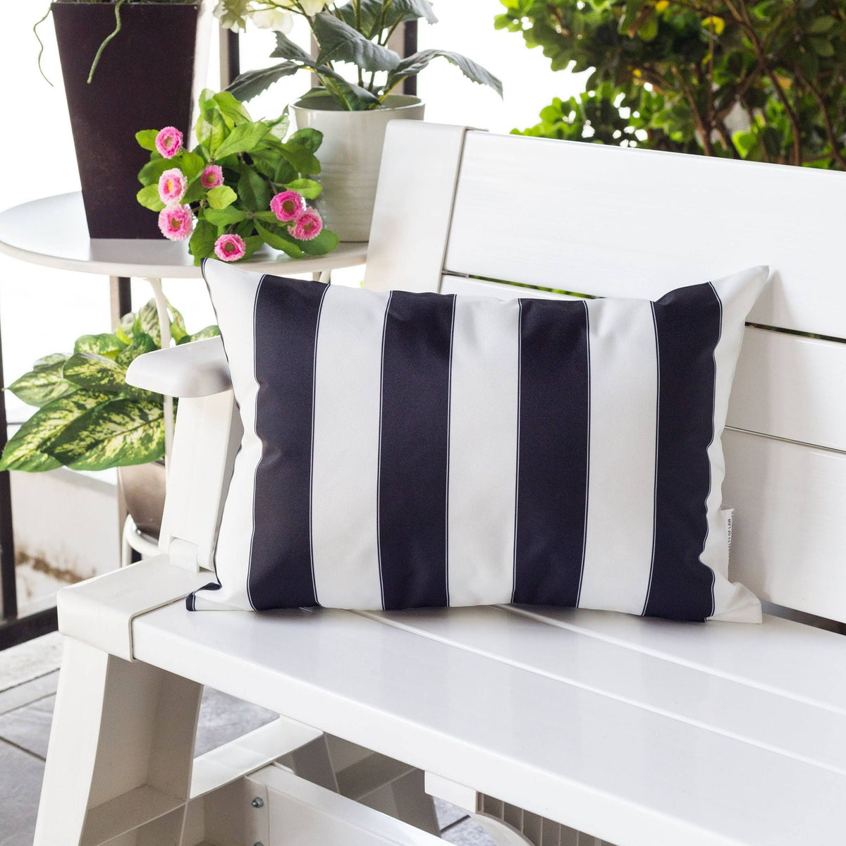 Horizon - Stripe Pillow Outdoor & Indoor - Black