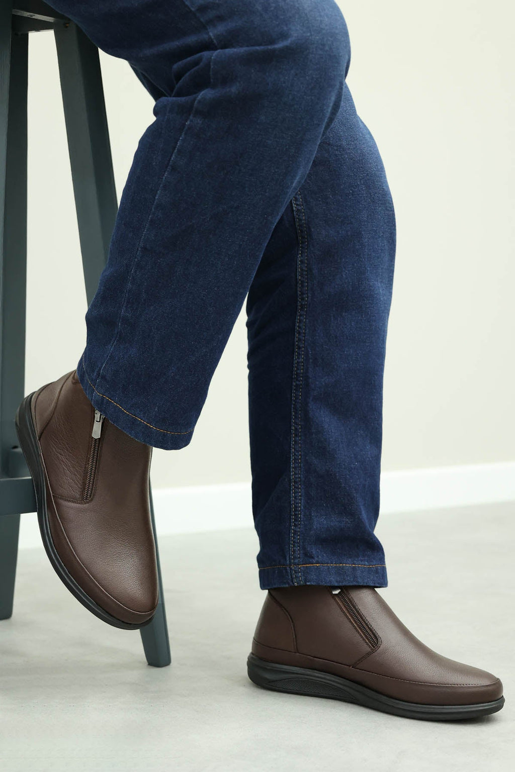 Men's Brown Leather Boots with Side Zipper and Fur Lining - Wessi