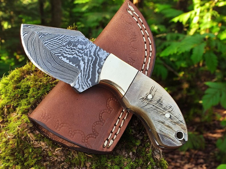 Best Knife to Skin Deer – Custom Damascus Steel Skinning Knife with Sheep Horn Handle