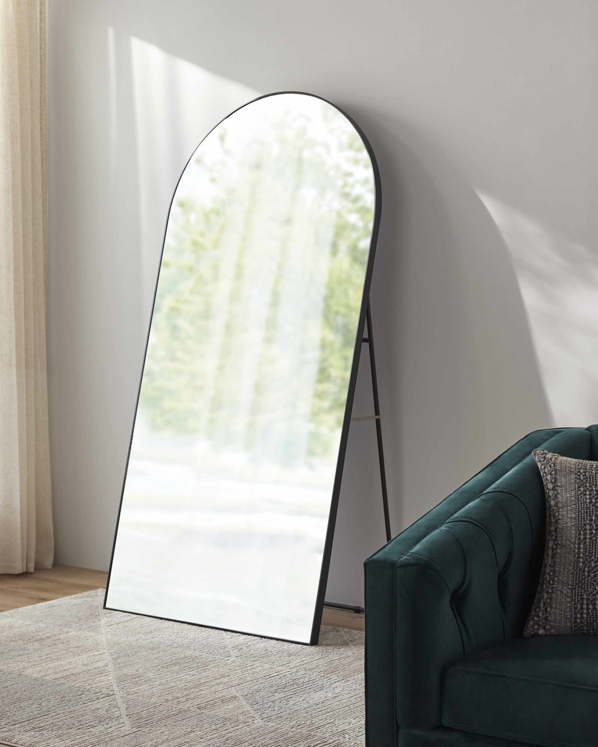 Yagodnoye Mirror